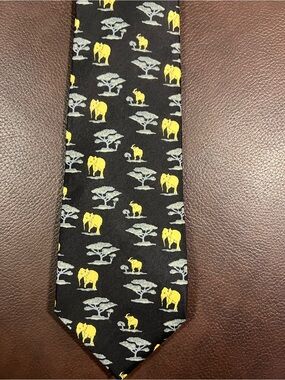 NWOT Luxury 100 % Silk Safari Theme Elephant Tree Print Made In India Neck Tie